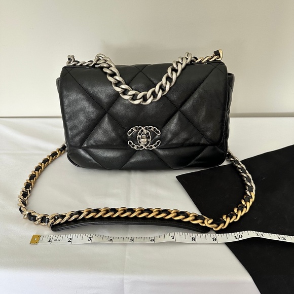 Chanel 19 Black in Small Microchipped - Picture 12 of 16